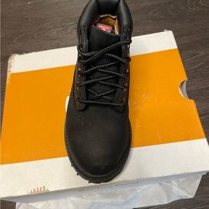 New shoes in the original box, never worn. Genuine leather, waterproof.